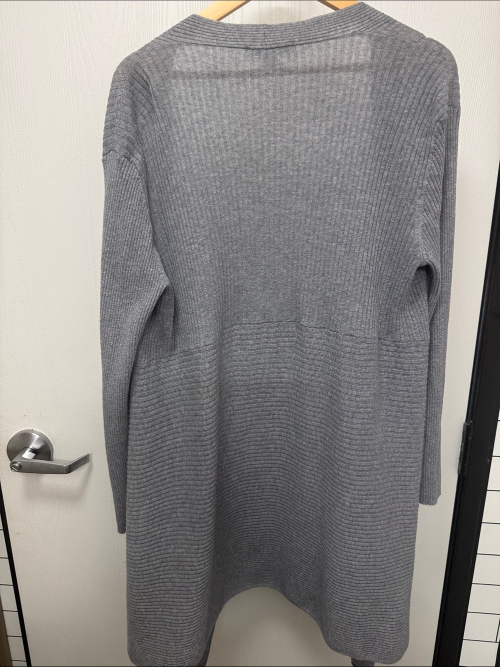 Subtle Luxury Light Gray Open-Front Ribbed Cardigan - Picture 4 of 4